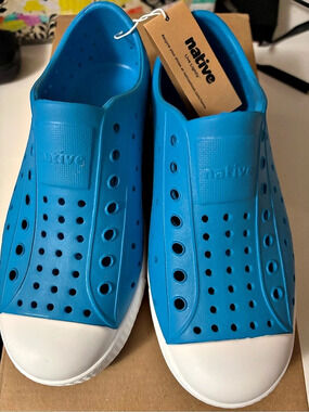 Native Shoes Jefferson Kids Sneakers Blue & White - size 35US J1 NWT